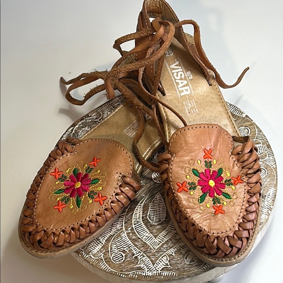 VISAR WOMENS 1978 HUARACHES LEATHER SANDALS WITH EMBROIDERED FLOWERS SIZE 7.5 - Picture 1 of 11